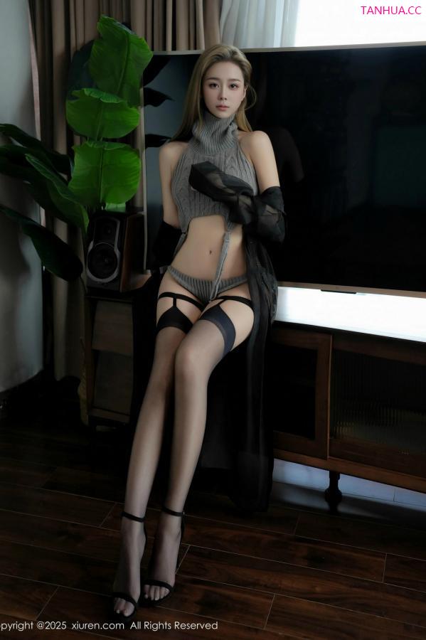糖糖  [XiuRen]高清写真图 2025.02.13 No.9877 糖糖❤ 黑丝美腿第2张图片